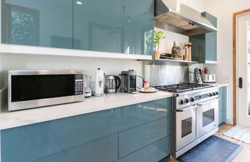 Stunning 2-Bedroom Home near Downtown Culver - Photo 8