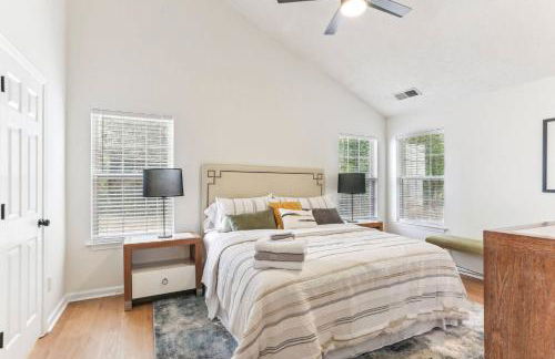 Sophisticated 3 Bedroom Retreat-Near Six Flags - Foto 6