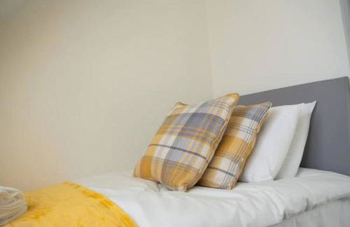 3 Bedroom home in Milton Keynes with Free Parking, WiFi and SKY TV - Foto 15