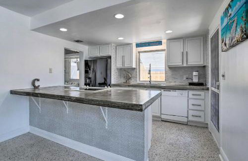 Palm City Canalfront Home with Boat Dock and Fire Pit! - Foto 7