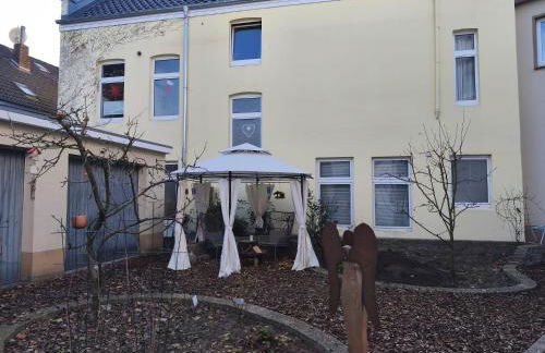 statt HOTEL - Frisch, Frech und Farbenfroh - Helle Souterrainwohnung - Photo 18