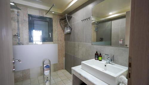 Theo and MS Luxurious Apartments by Filos Inc - Foto 3