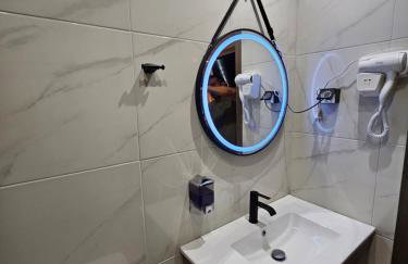 Lemon Tree Suites Near ATH Airport - Foto 18
