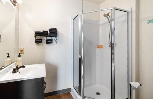 Lakefront 6 Double Queen Rooms at Fife Lake Lodge - Foto 13