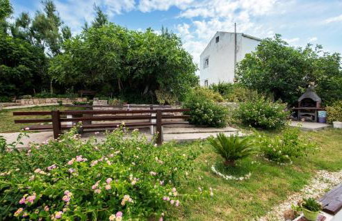 Lovely Apartment In Stara Vas With Wifi - Photo 13