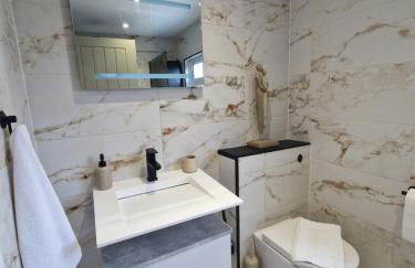 Modern Detached 3 bedroom home with off-road parking & bike store - Photo 14