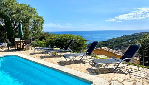 Espectaculares vistas al mar en chalet con piscina - Foto 3, sunbed