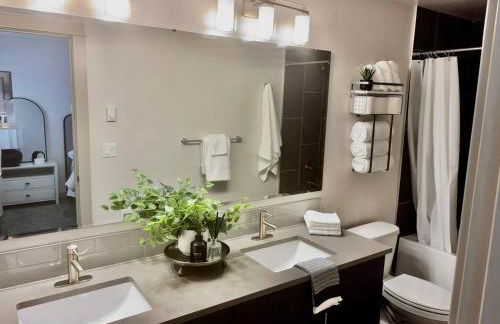 North End - Hyde Park - Hot Tub- Downtown - 3 BR - Foto 8