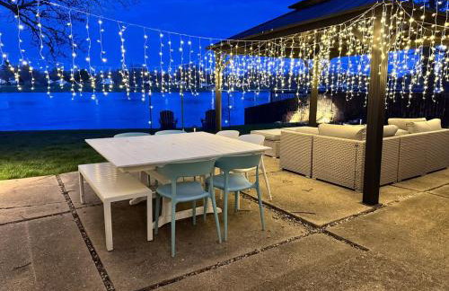 Waterfront Home with Arcade, MassageChair, Firepit, Infinity Game Table - Foto 2