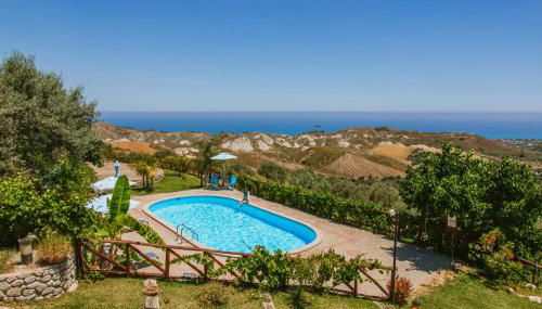 Calàmi - Villa Romeo - Private Apartments with Pool, Seaview & Olive Grove - Photo 2