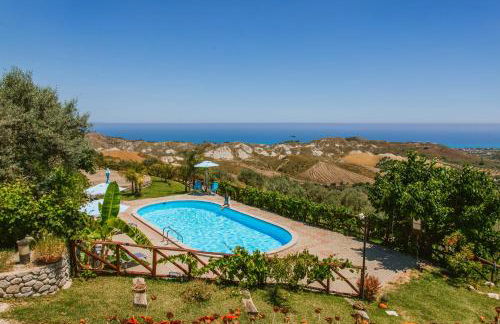 Calàmi - Villa Romeo - Private Apartments with Pool, Seaview & Olive Grove - Foto 2