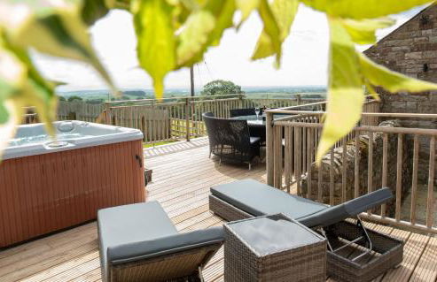 Mill Barn, Castle Carrock, dogs welcome, hot tub with countryside and reservoir views - Foto 17