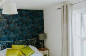 Horsham 3 Bed House With Garden - Photo 13