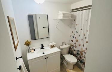 House of Shells, beautiful garden, fenced yard, dog friendly, fire pit! - Foto 16