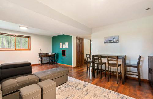 Large Home with lake views and space to entertain friends - Foto 15