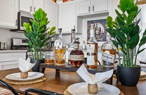 Classic Louisville Home with Contemporary Upgrades - Foto 18