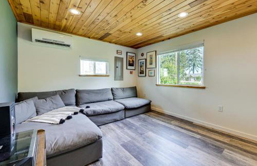 Walk to Beach Creek-Front Sekiu Home with Fire Pit! - Foto 9