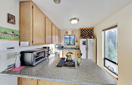 Mtn-View Retreat with Hot Tub and Deck in Sebastopol - Foto 8