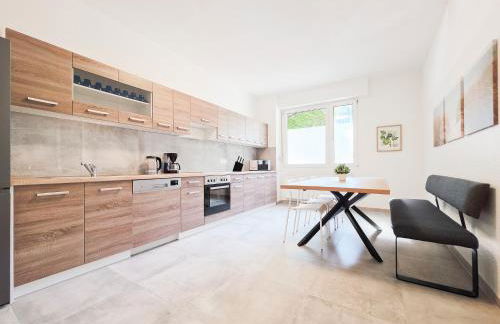 Tolstov Apartments - 3 Room Apartments - Kitchen - Balcony - 5 min to Messe DUS - Foto 5