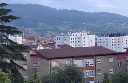 Apartamento con cocina abierta y vistas verdes - Foto 13