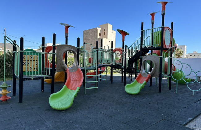 Luxurious Scandinavian-style pool & play - Photo 24