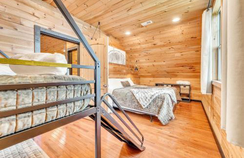 Pop & Granny's cabin with a fire pit hot tub & indoor pool - Foto 27