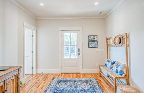 NEW LISTING Six Bedrooms - Private Dock - Steps to the Beach - Sleeps 14 - Foto 6