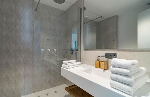 CAH - Large terrace indoor pool and gym - Photo 34