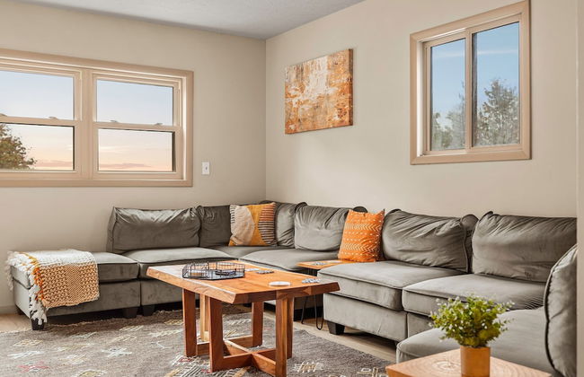 Emerald Bluff by Avantstay Lake Views Deck Fire Pit Game Room - Photo 20