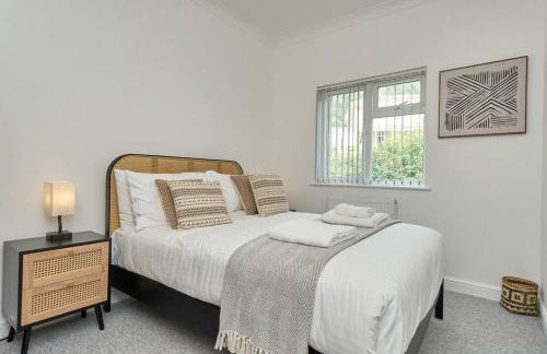 The Penthouse In Bonchurch By Greenstay Serviced Accommodation - Stunning 3 Bed Apt With Sea Views & Parking - Perfect for Families, Small Groups & Business Travellers - Dog Friendly - Fast Wi-Fi - 1000 Mbps - Close To Ventnor & Shanklin - 5 mins To Beach - Foto 15