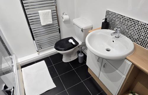 2ndHomeStays- Bilston- Contractors Friendly Townhouse - Foto 23