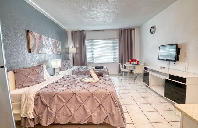 Deluxe Studios and Apartments at the Casablanca - Photo 80