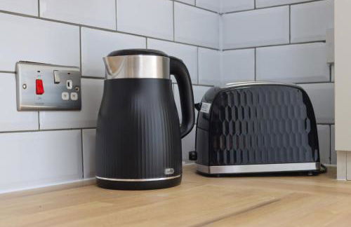 LUX 1 Bed Flat next to Station in Tooting - Photo 11