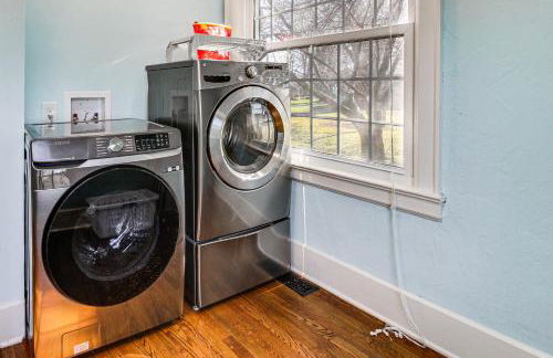 Pool, Patio and Putting Green Manchester Getaway - Foto 24