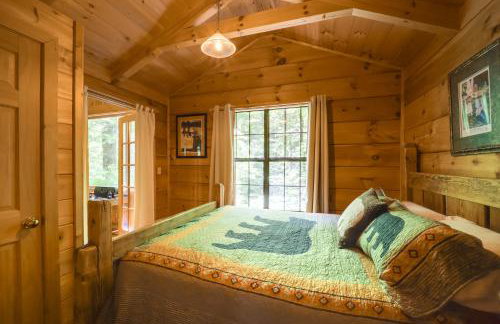 All-Season Sunroom and Hot Tub Marion Cabin Retreat - Foto 12