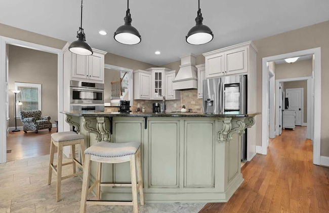 Sleeps 22, Lakefront w/ Private Dock & Pool, 2 Houses Lake Living by Avantstay - Foto 19