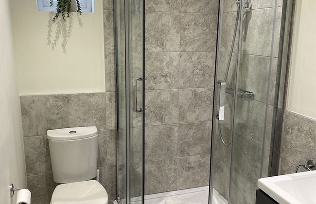 Gladstone Apartments by Bluebell Rooms - Photo 21