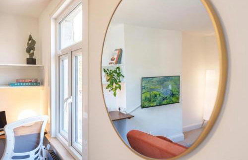 Stylish and Spacious Peckham Flat - Photo 9