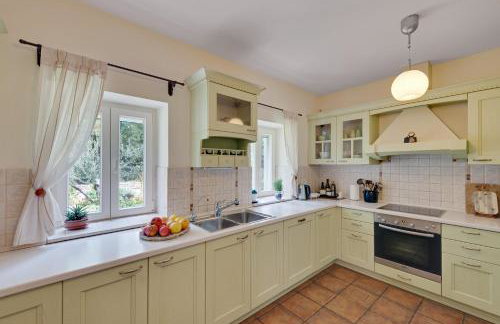 Villa Lipa for 8 persons near Pula with 41 m2 heated pool, beautiful garden, sauna & kids playground - Foto 22