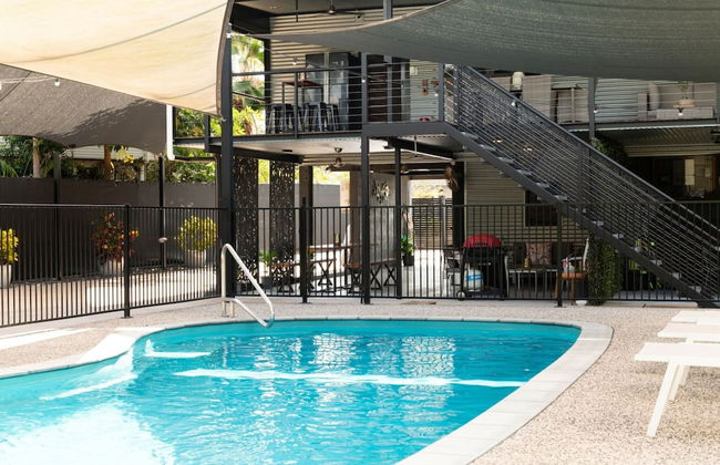 Rosewood Rustic Refuge Pool Outdoor Dining Backyard - Foto 4