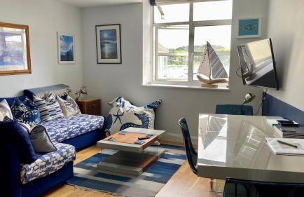 'Shorebird' central apartment, sea views & parking - Foto 1