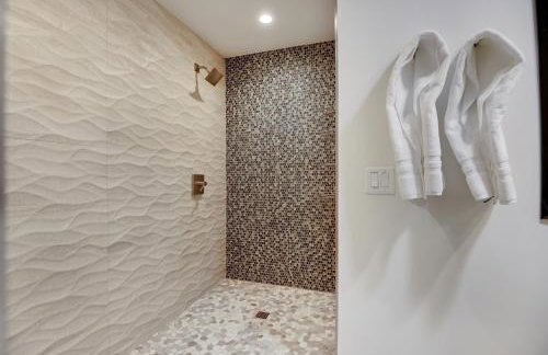 The Cascades Retreat - Walk to Downtown! - Foto 21