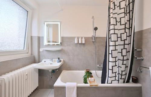 Beautiful Spacious 5 Room Apt in City Center that Sleeps 10 - Foto 40