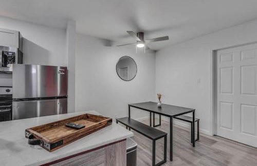 NEW Montrose Gem! Central to Museum District & Downtown Houston - Foto 13