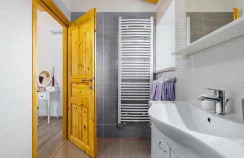 Gorgeous Home In Visnjan With Wifi - Photo 27