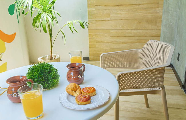 Spacious Apartment With Terrace and Rooftop Pool - Photo 12