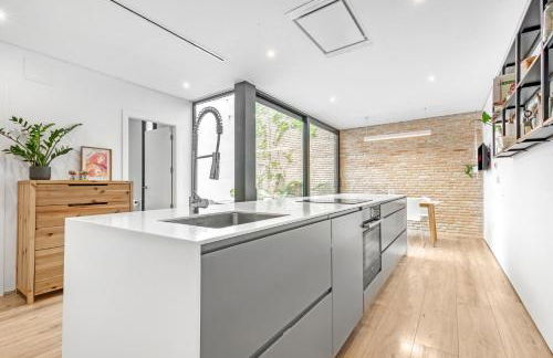 LeonAlba House Private Villa Private rooftop Private Pool Private Andalusian Courtyard Free Parking BBQ 8 Guests - Foto 17