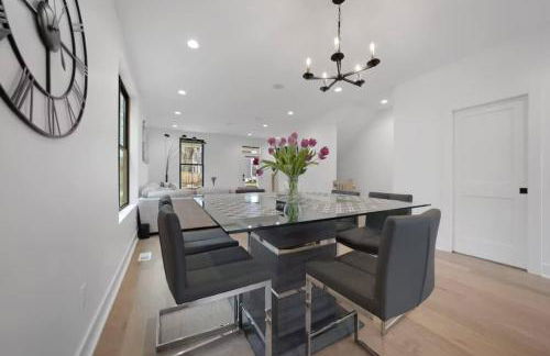 Jungle House Luxury Homes - Columbus Downtown Short North - Near Convention Center & Nationwide Arena - Sleeps up to 15 - Free Parking - Over 5,800 Five Stars - Foto 22