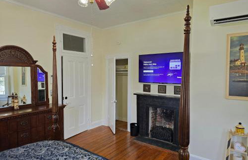 Newly Renovated Historic 6-Bedroom Manor, Where Timeless Elegance Meets Modern Luxury - Foto 56