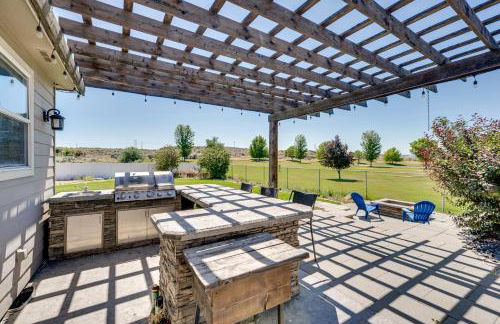 Backyard Oasis with Outdoor Kitchen! Moses Lake Home - Foto 2